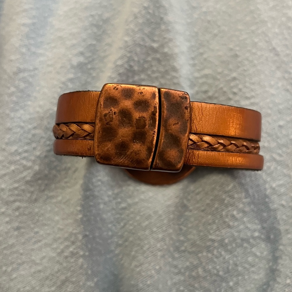 Brown Leather Bracelet with Spiral Design in copper - Picture 4 of 4